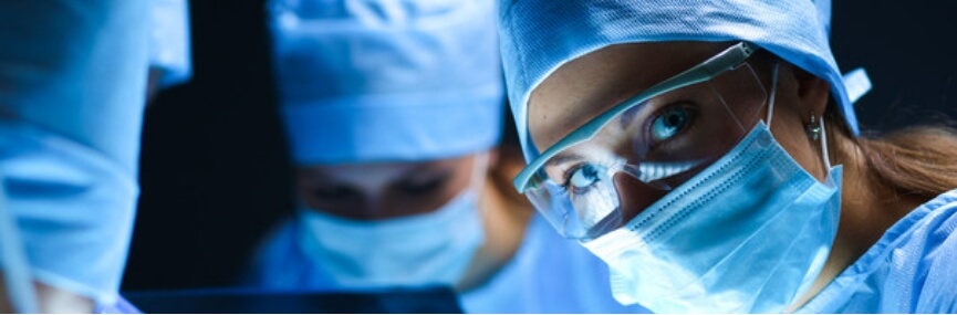 obrázek doktorů v operačním oděvu